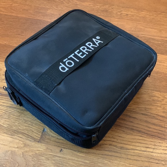 Essential oils carrying case -oils included dōTERRA - Picture 2 of 2